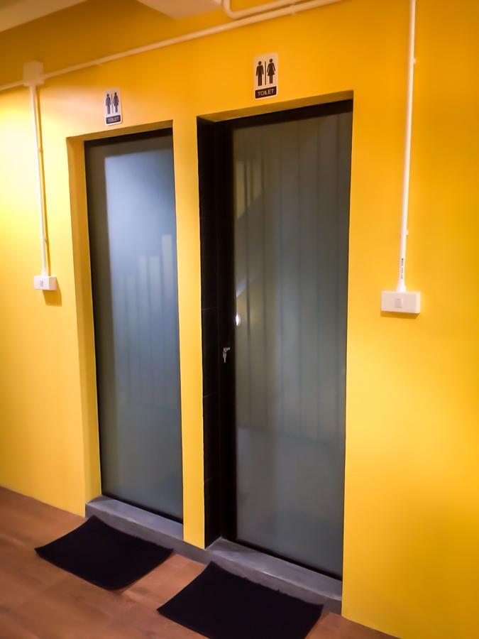 Artistel (Adults Only) Hostel Chiang Mai Bagian luar foto