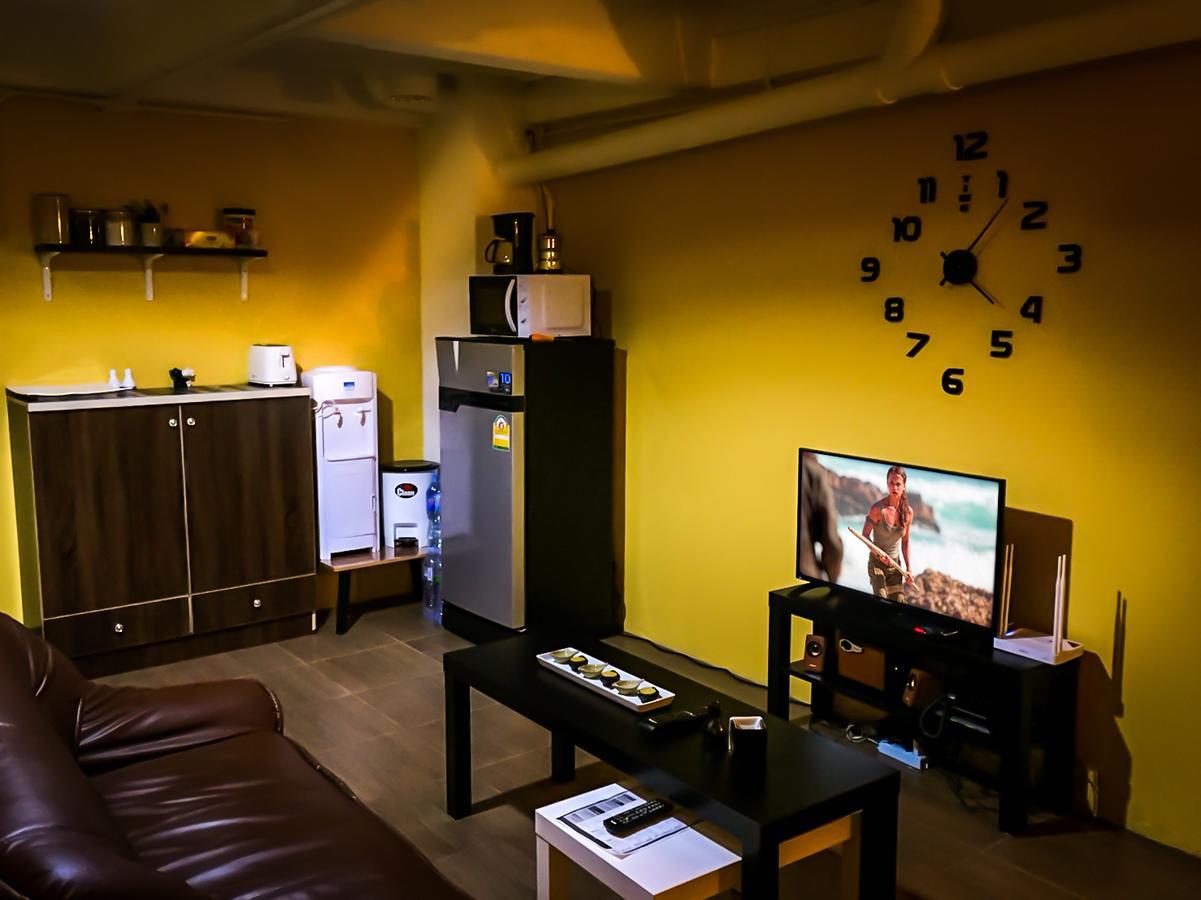 Artistel (Adults Only) Hostel Chiang Mai Bagian luar foto