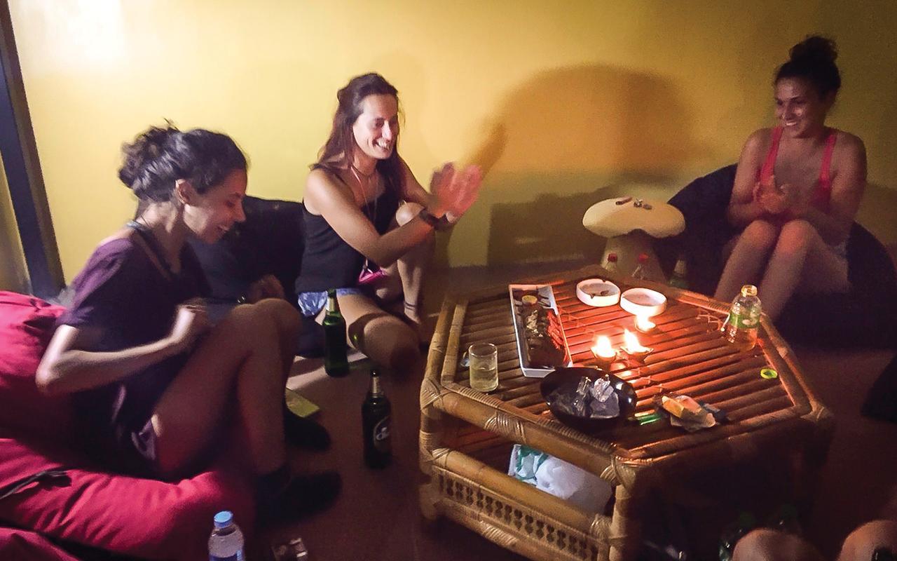 Artistel (Adults Only) Hostel Chiang Mai Bagian luar foto