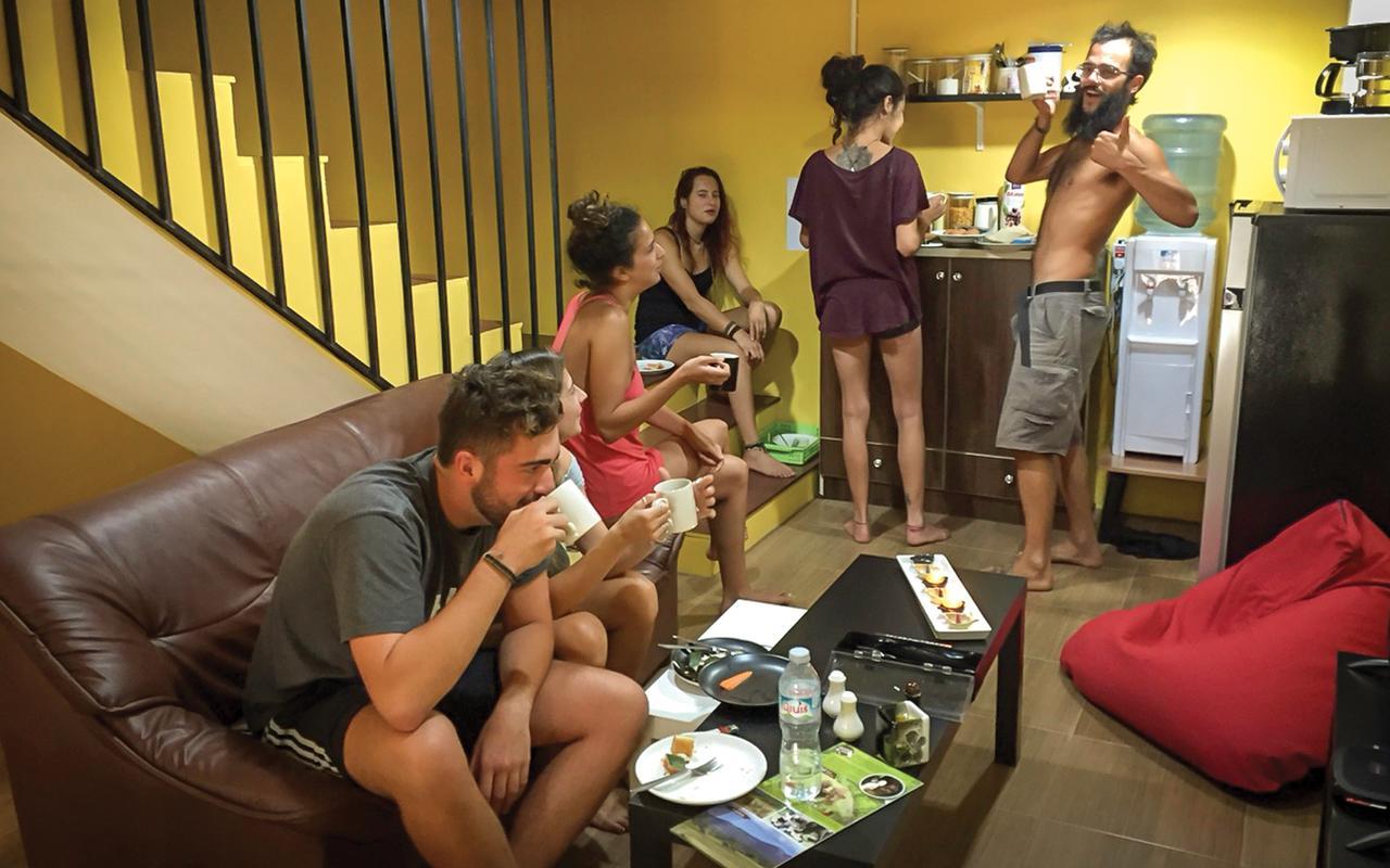 Artistel (Adults Only) Hostel Chiang Mai Bagian luar foto