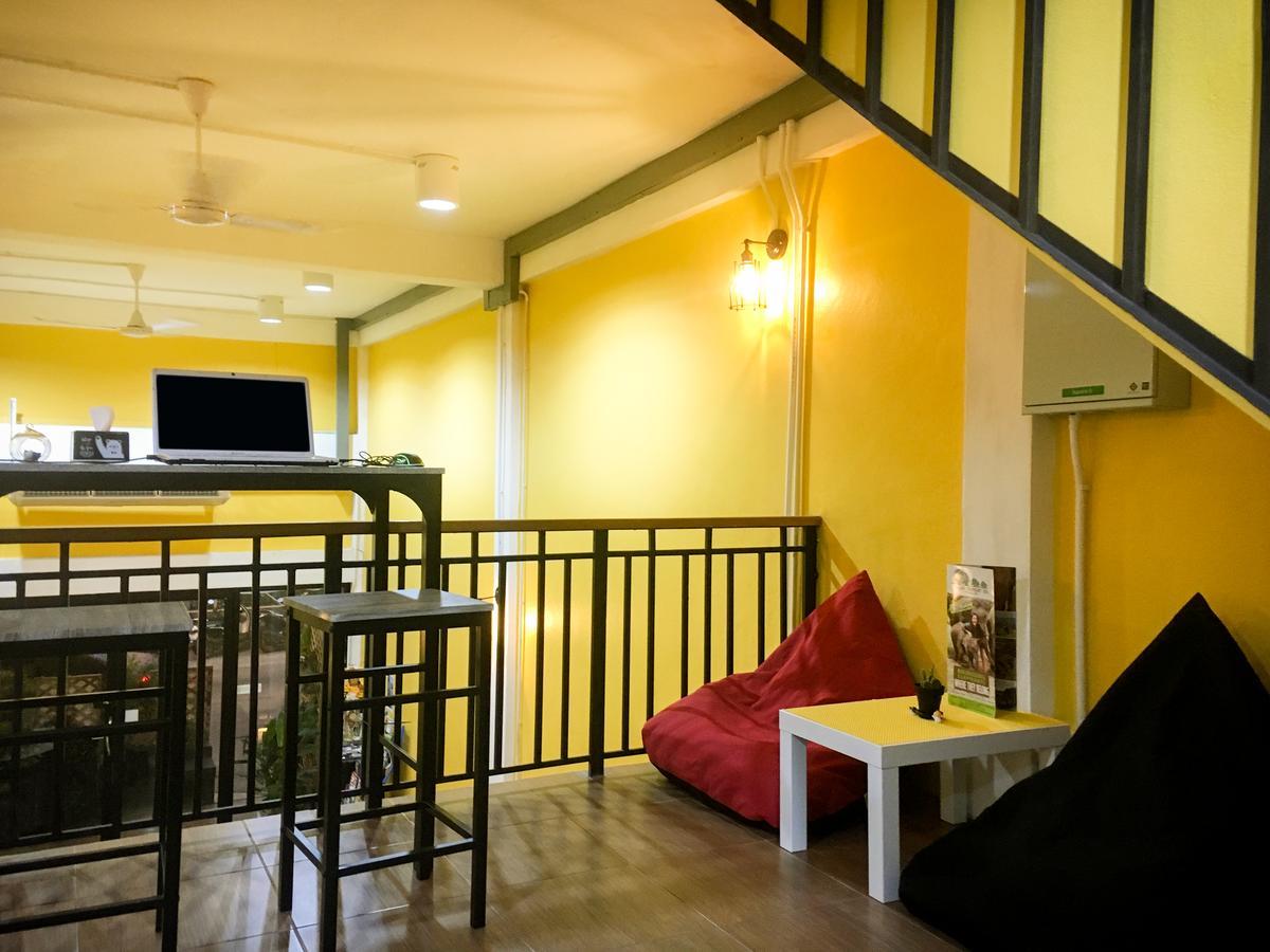 Artistel (Adults Only) Hostel Chiang Mai Bagian luar foto