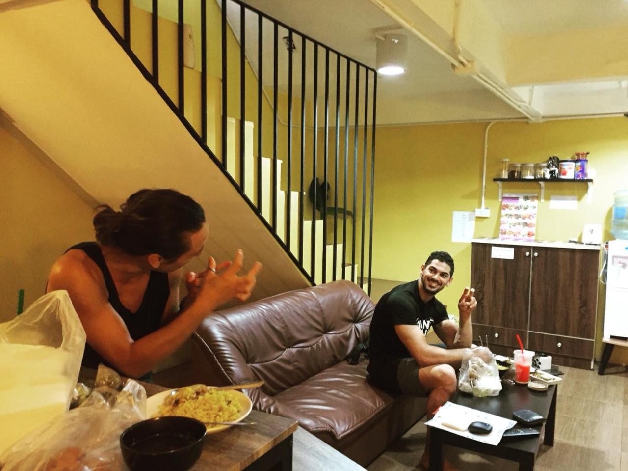 Artistel (Adults Only) Hostel Chiang Mai Bagian luar foto